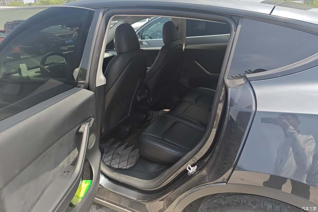 Tesla Model Y, 2024 11
