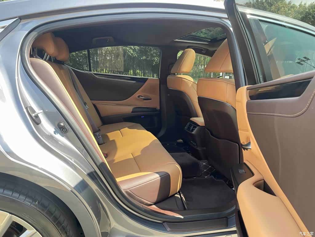 Lexus ES, 2021 14