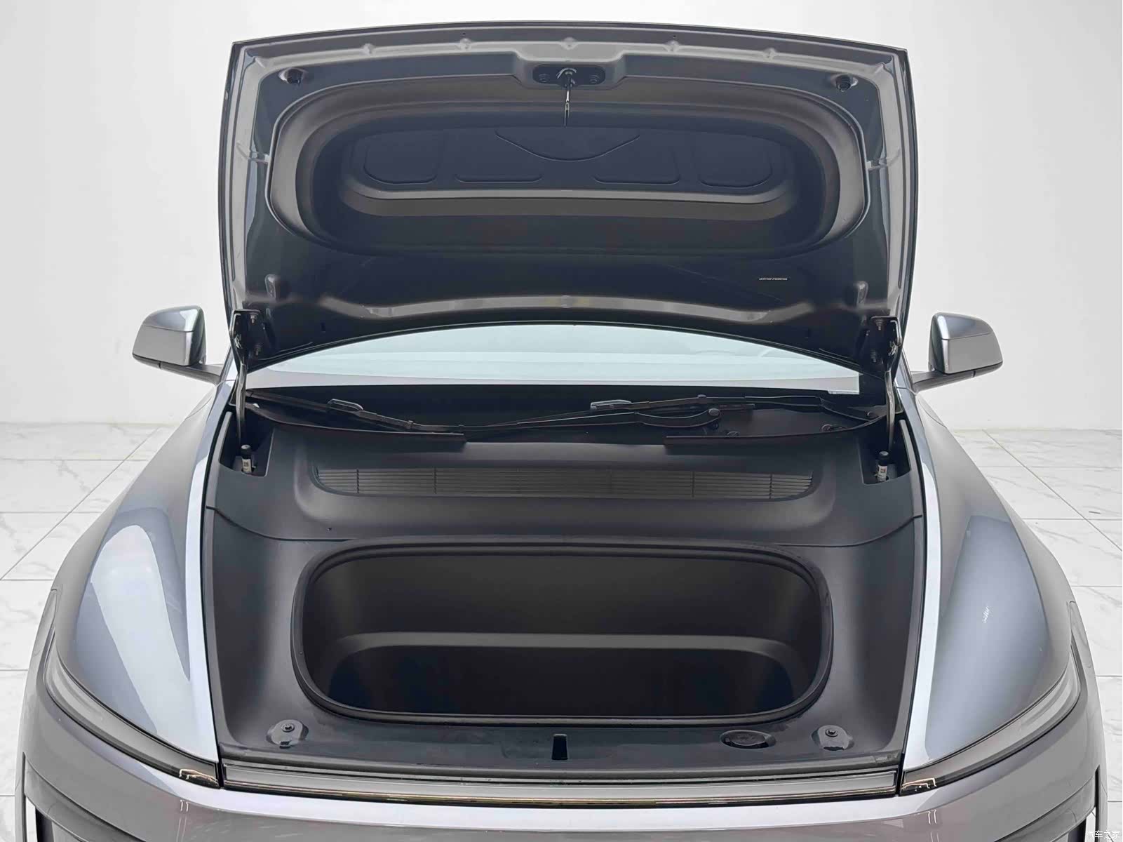 Tesla Model Y, 2025 все фото