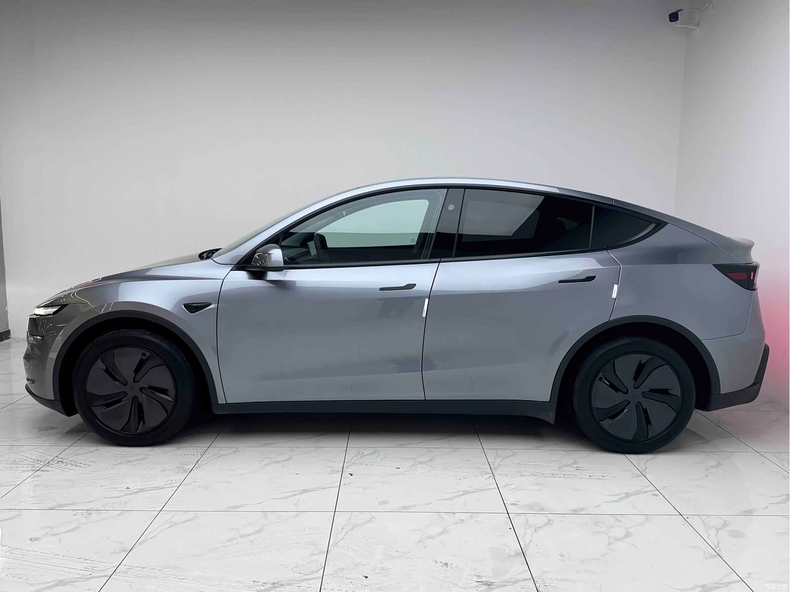 Tesla Model Y, 2025 16