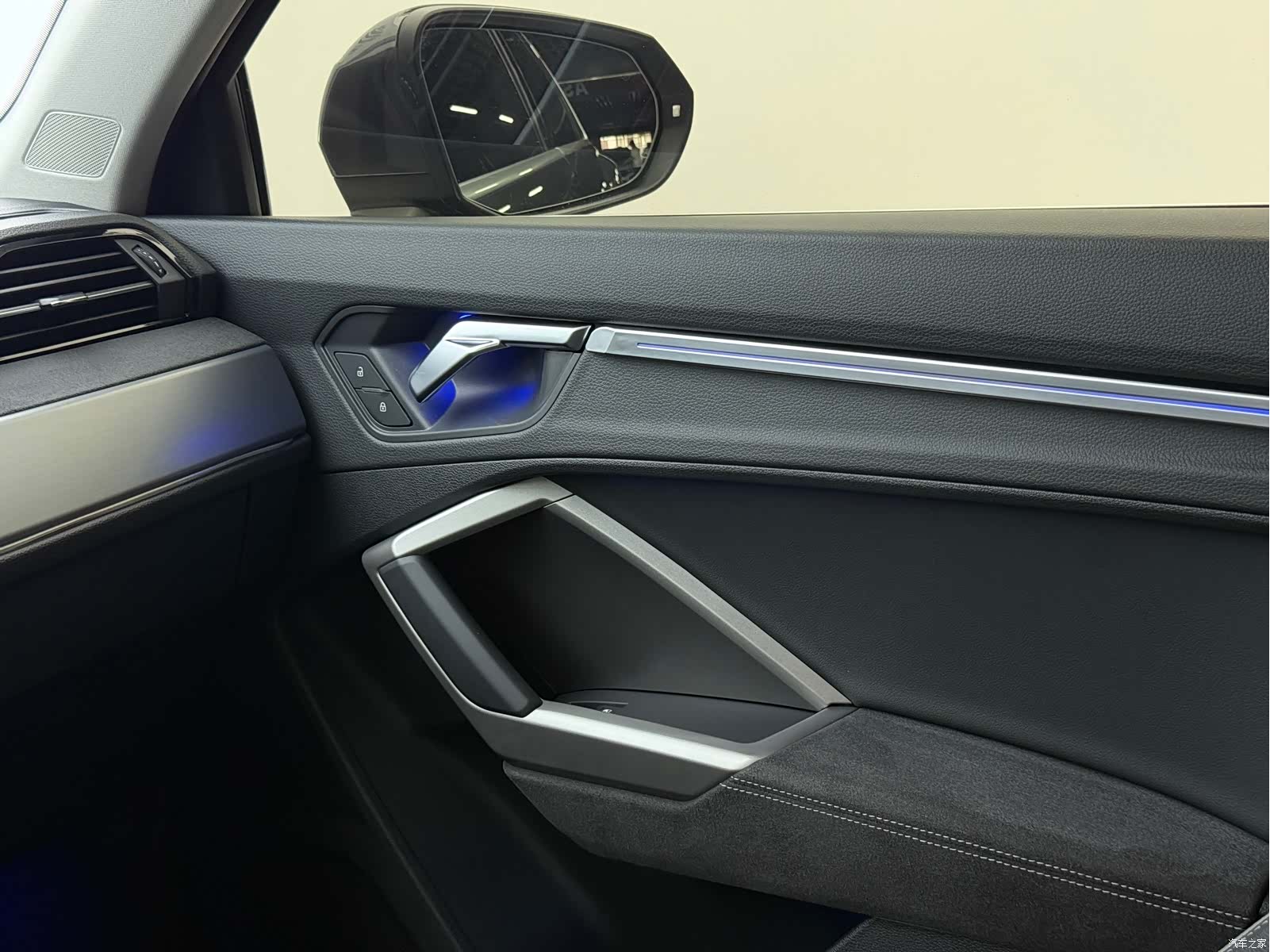 Audi Q3, 2022 10