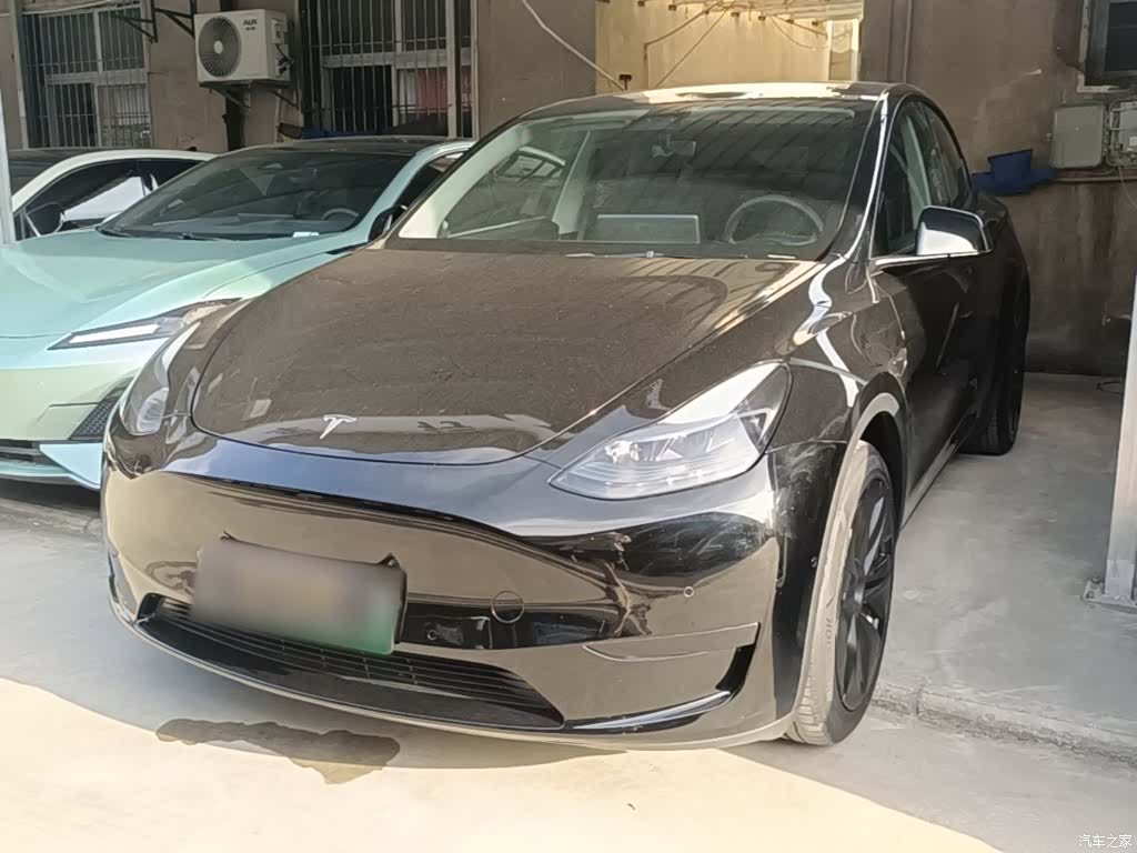 Tesla Model Y, 2023 1
