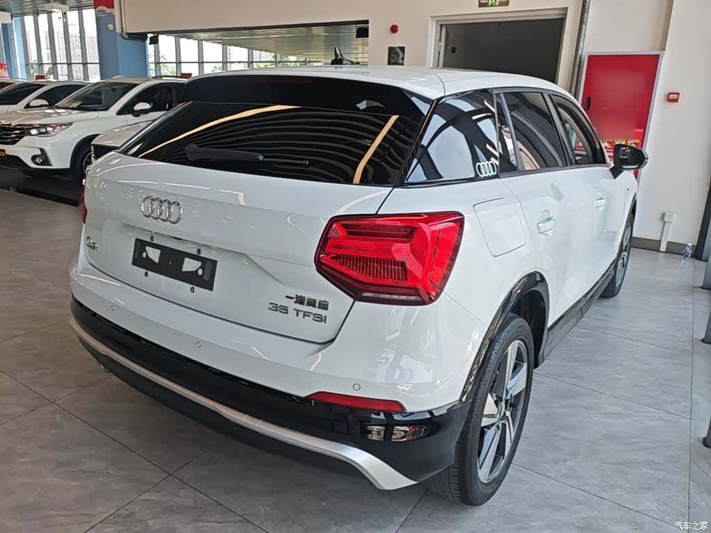 Audi Q2L, 2020 7