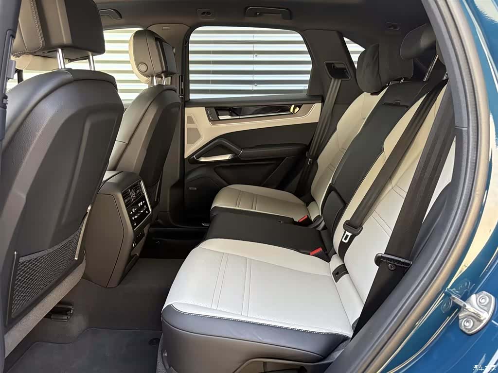 Porsche Cayenne, 2025 10