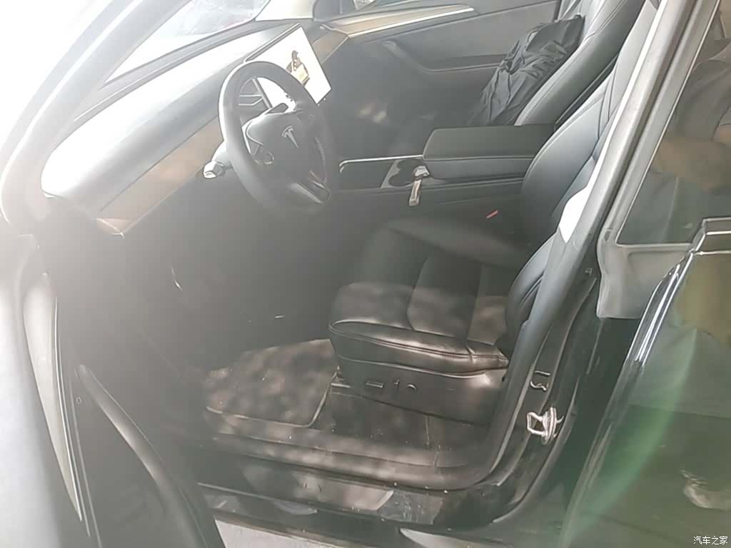 Tesla Model Y, 2022 15