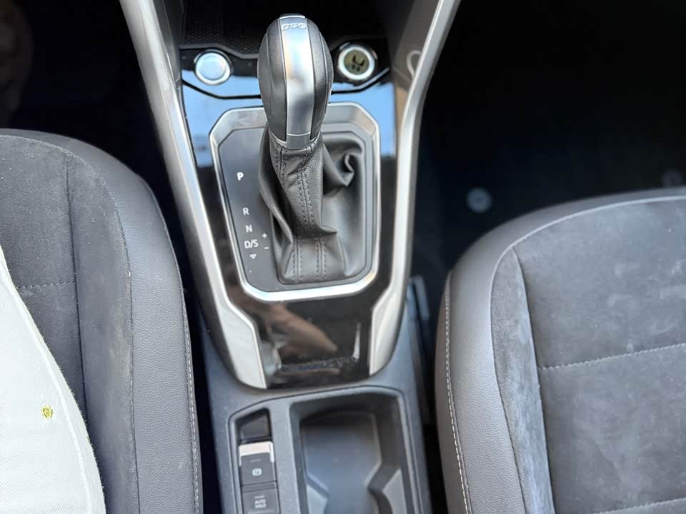 Volkswagen T-ROC exploring Songs