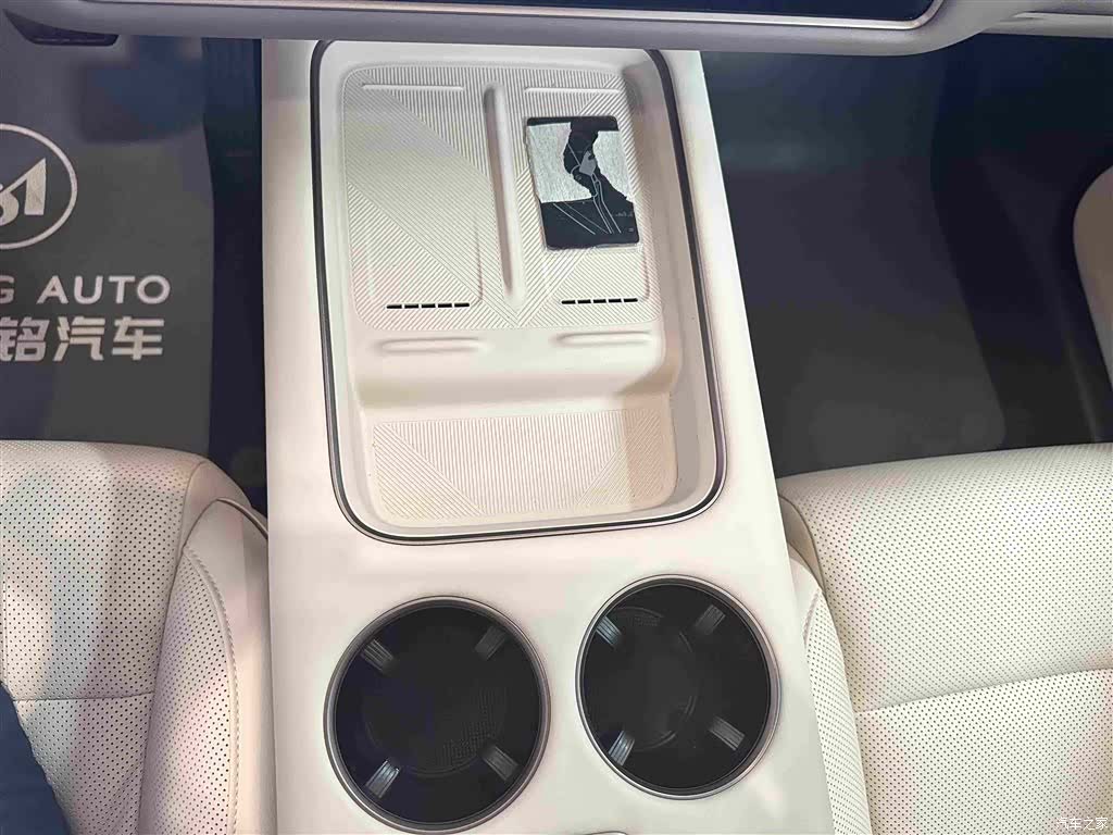 Li Auto i8, 2025 12