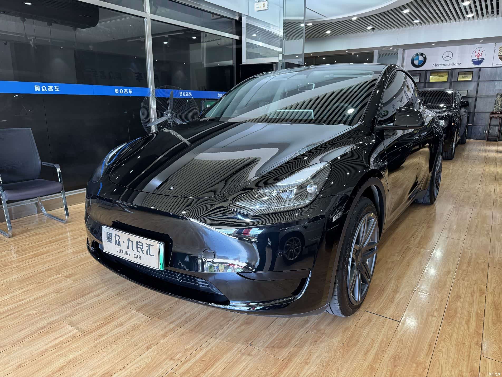 Tesla Model Y, 2023 1
