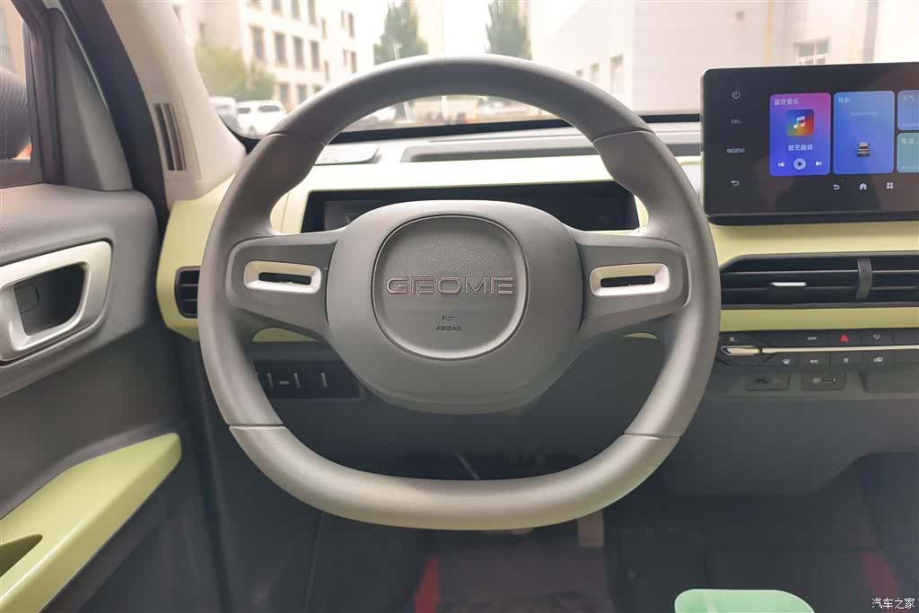 Geely Panda, 2025 15