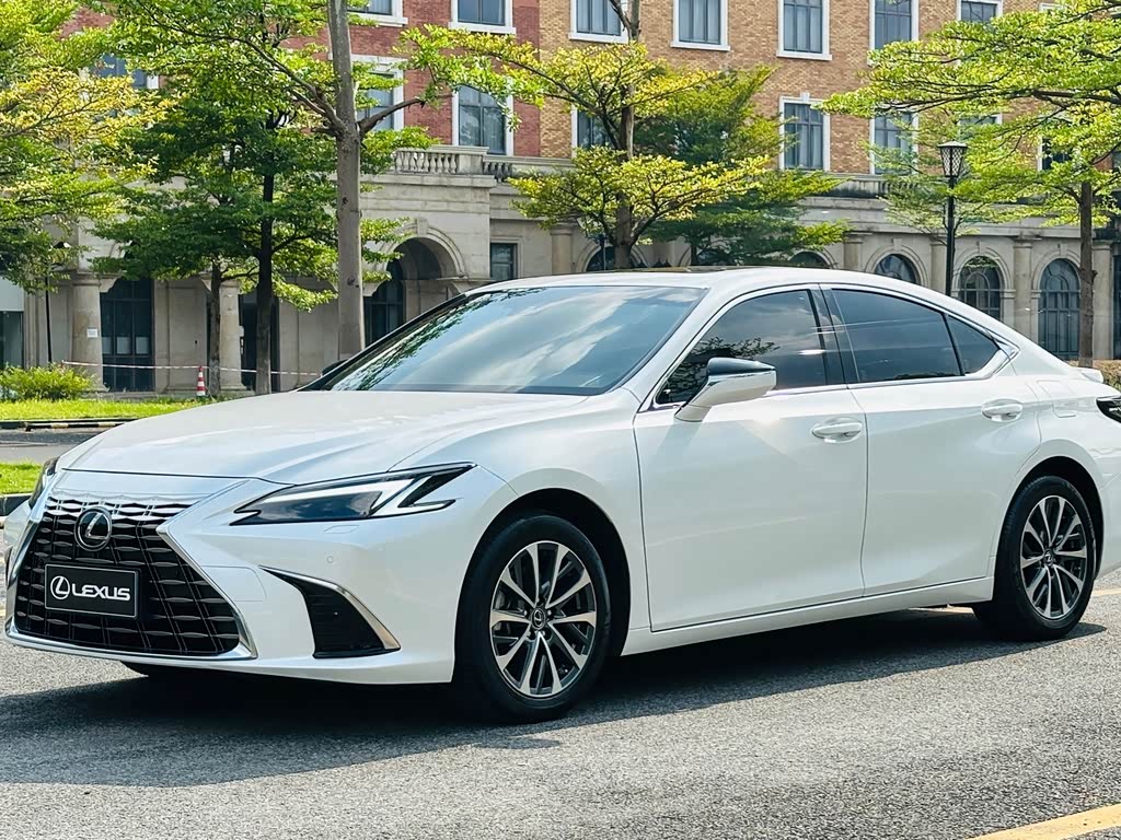 Lexus ES 2025 300h Premium