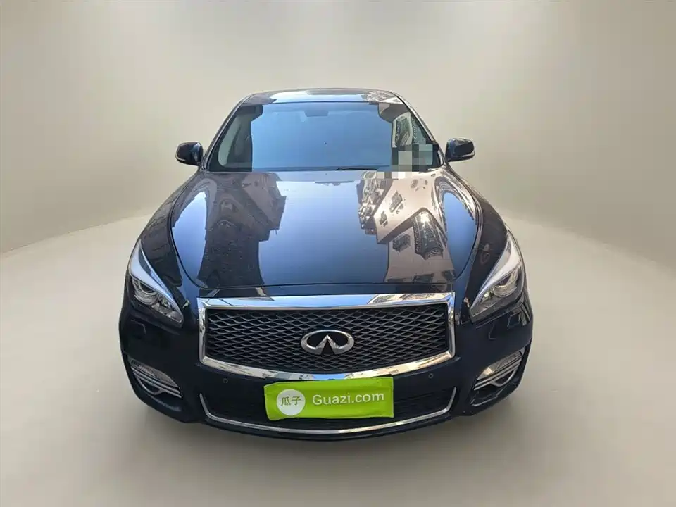 Infiniti Q70
