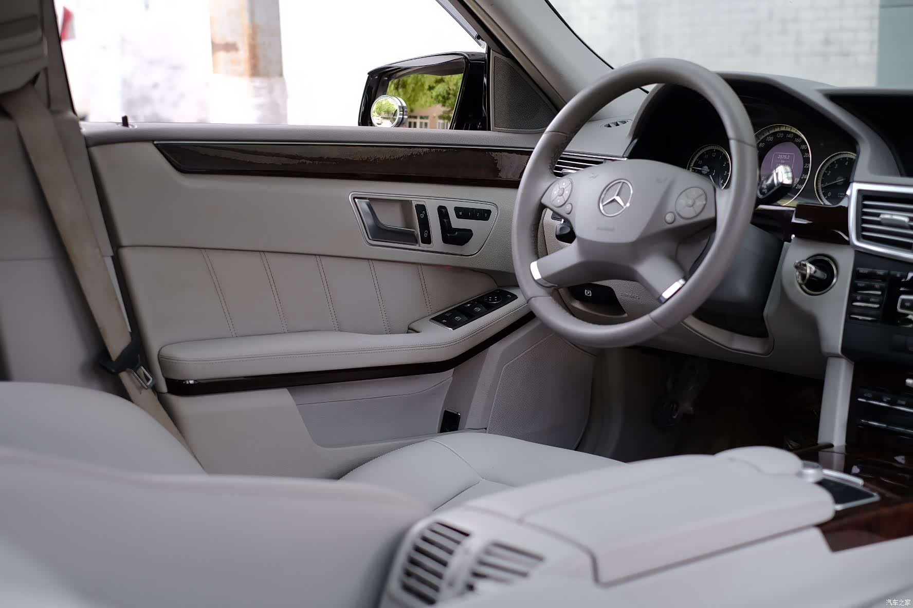 Mercedes-Benz E-Class, 2012 47