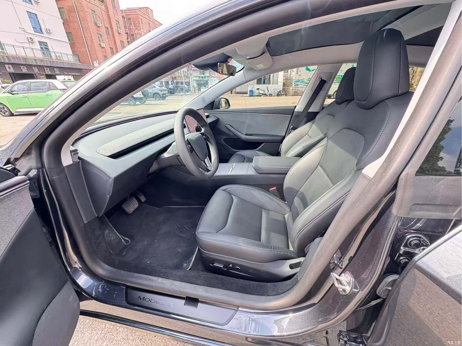Tesla Model 3, 2025 4