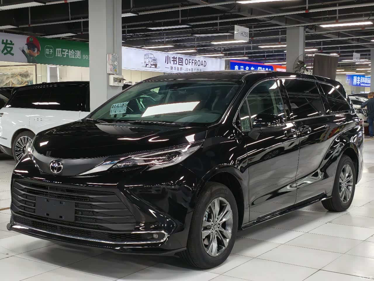 Toyota Sienna, 2026 1