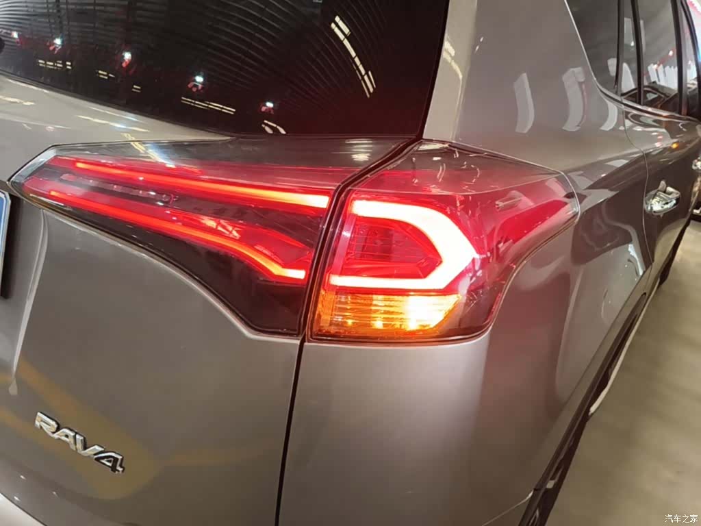 Toyota RAV4, 2017 8