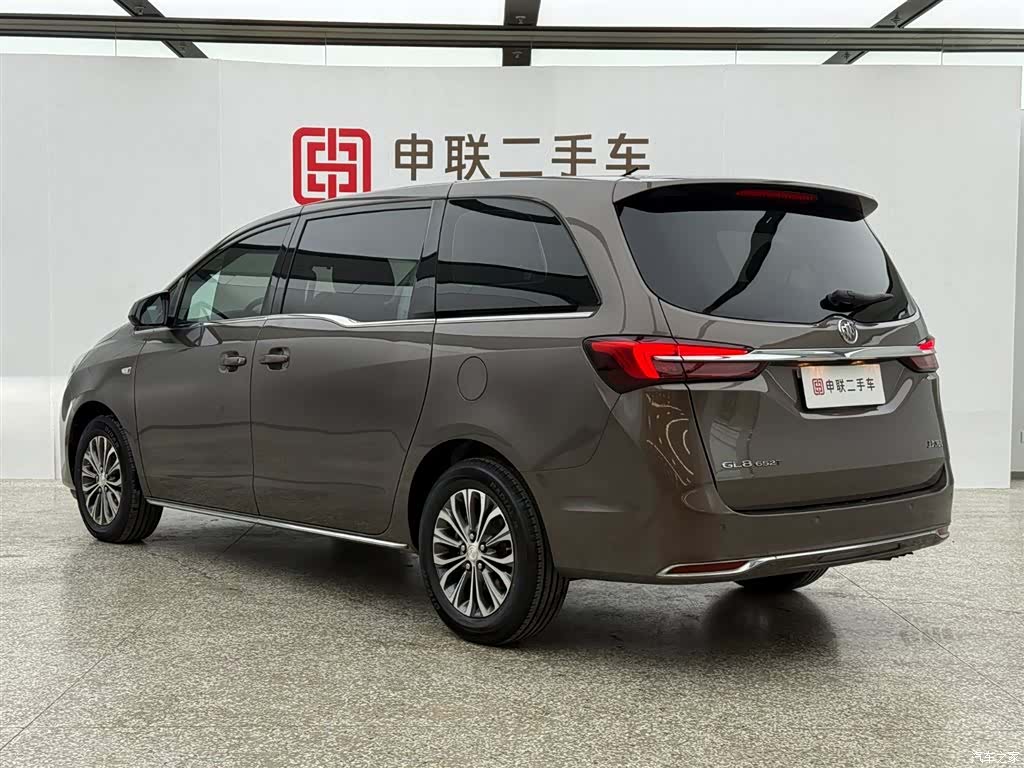 Buick GL8, 2022 3