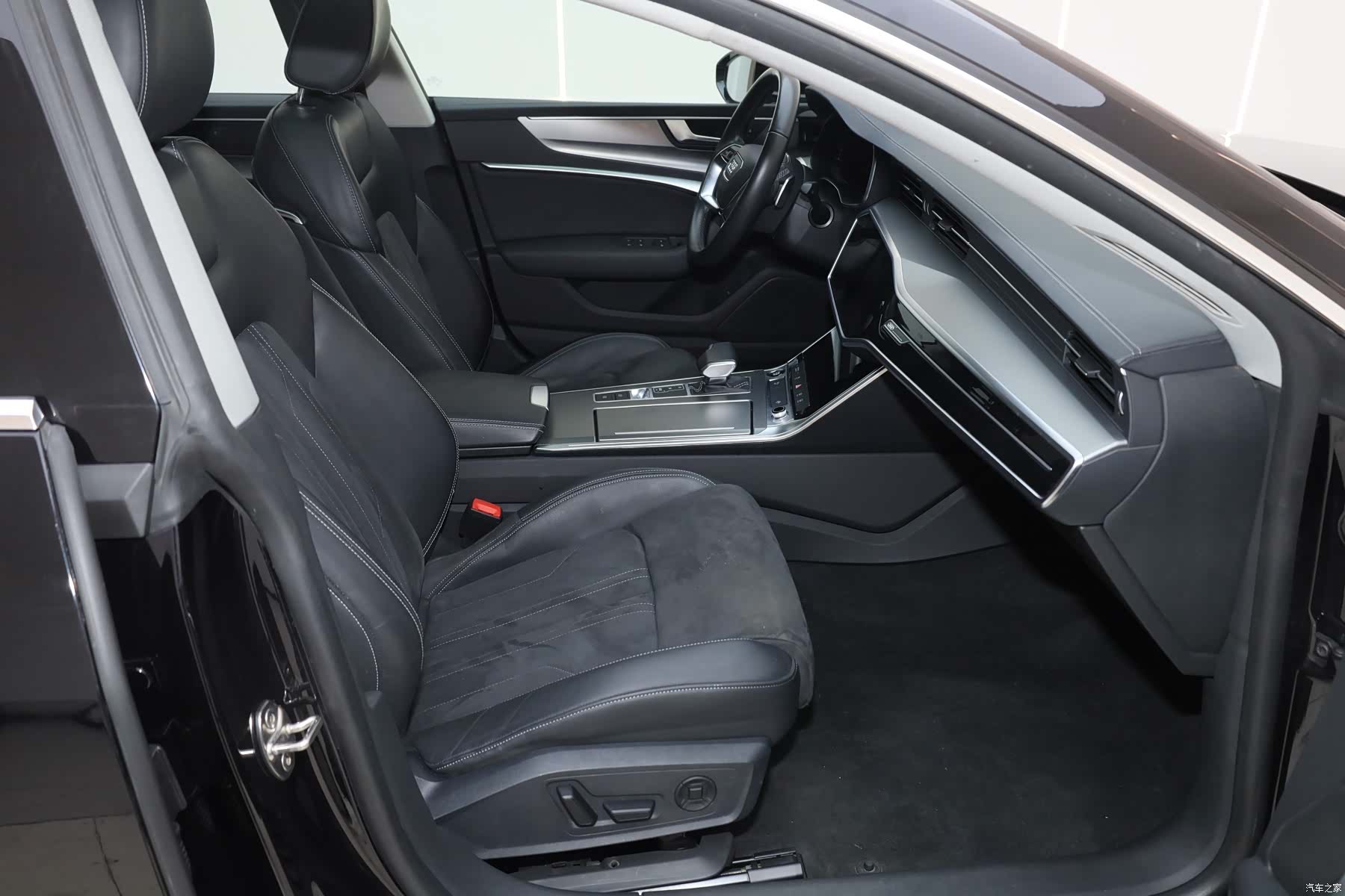 Audi A7L, 2024 14