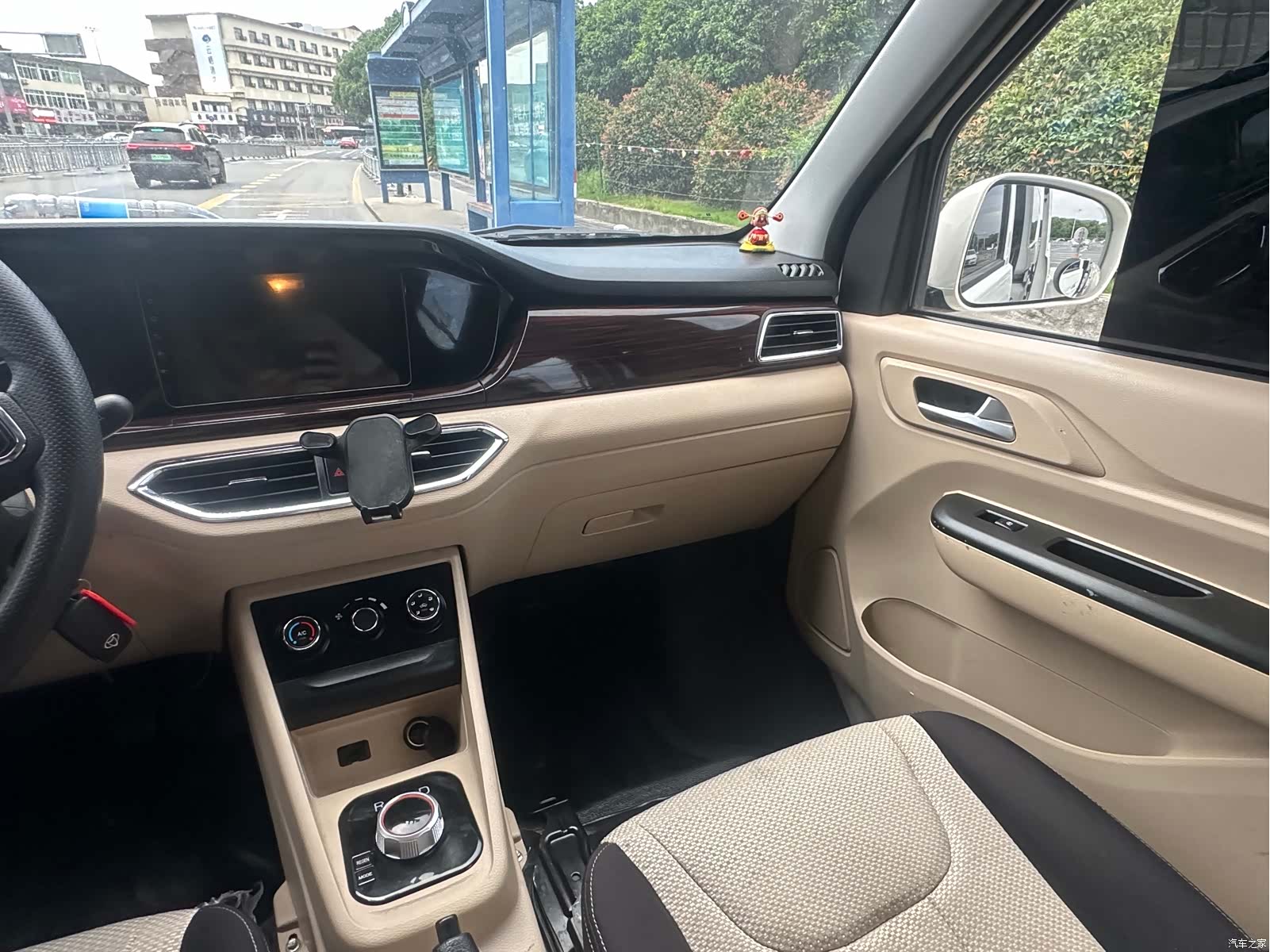 Changan V5, 2025 12