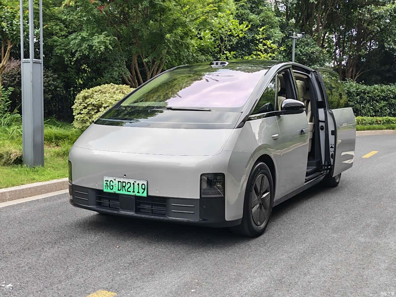 Li Auto MEGA, 2025 2