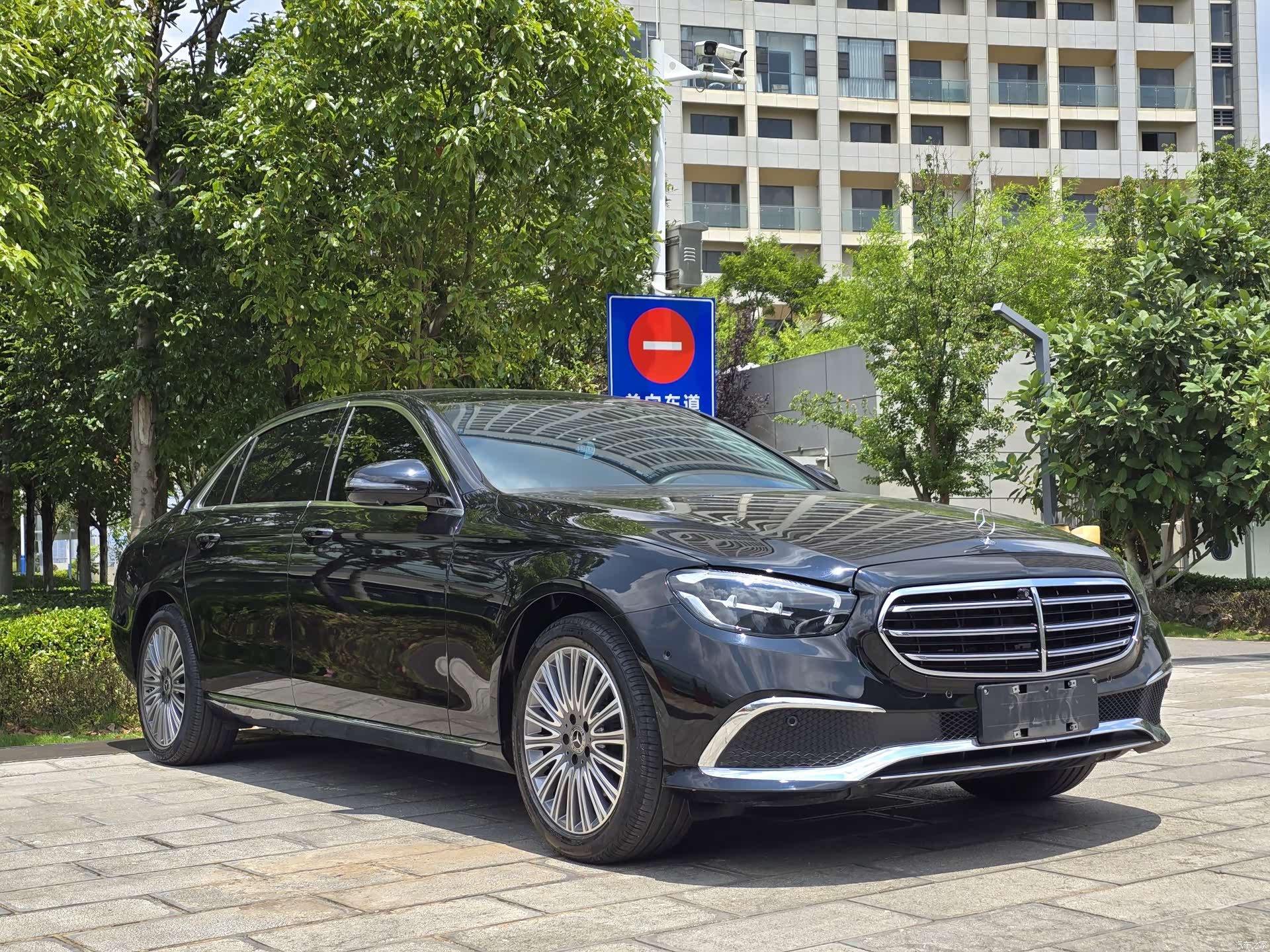 Mercedes-Benz E-Class, 2023 3