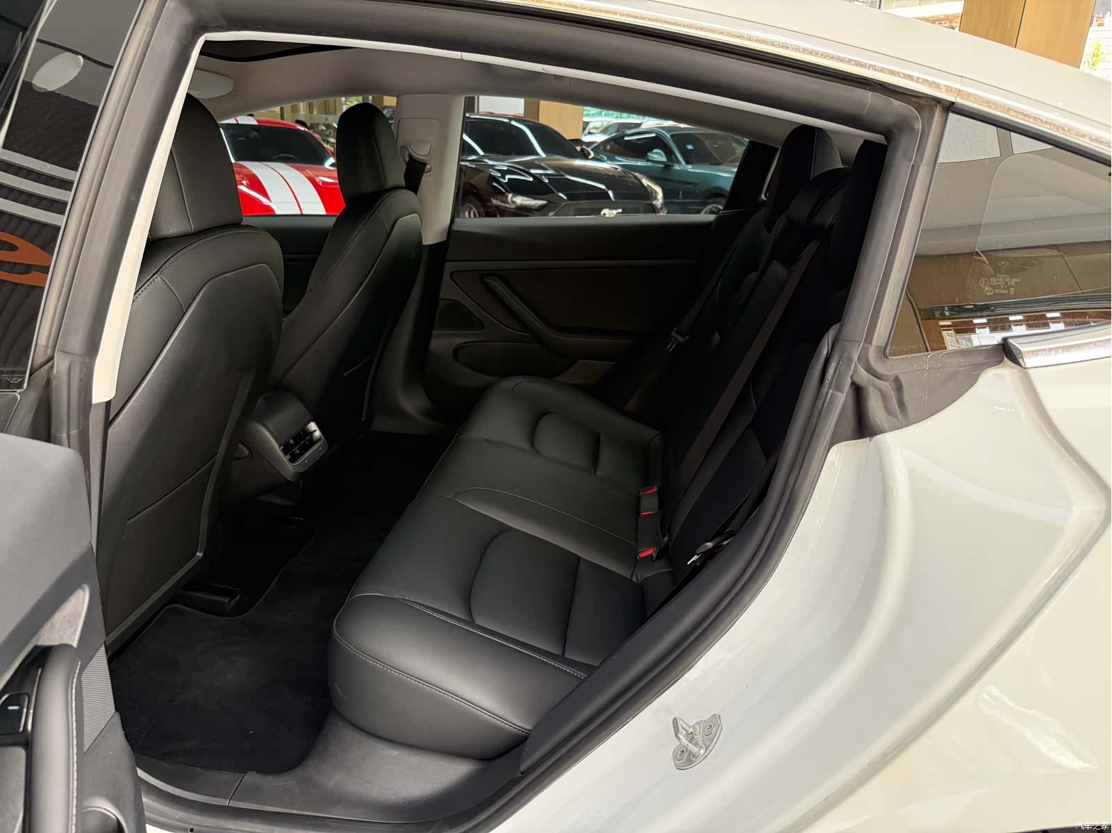 Tesla Model 3, 2020 23