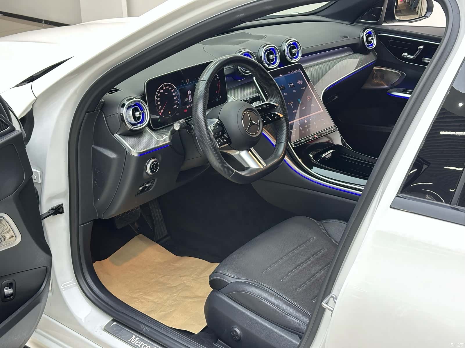Mercedes-Benz C-Class, 2024 17