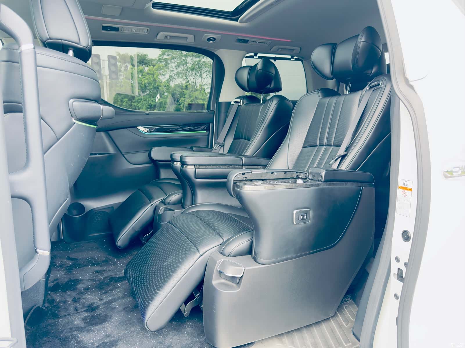 Toyota Vellfire, 2020 12