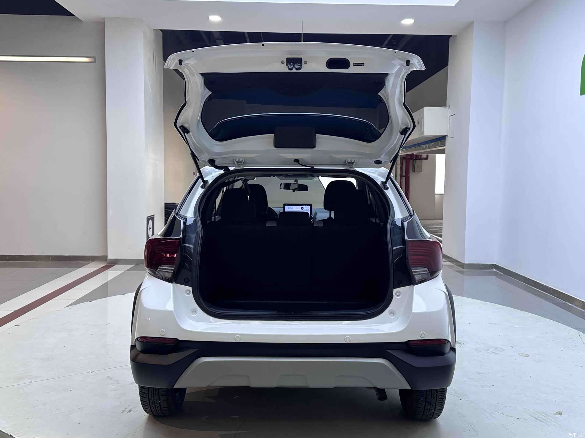 Toyota YARiS L, 2023 19
