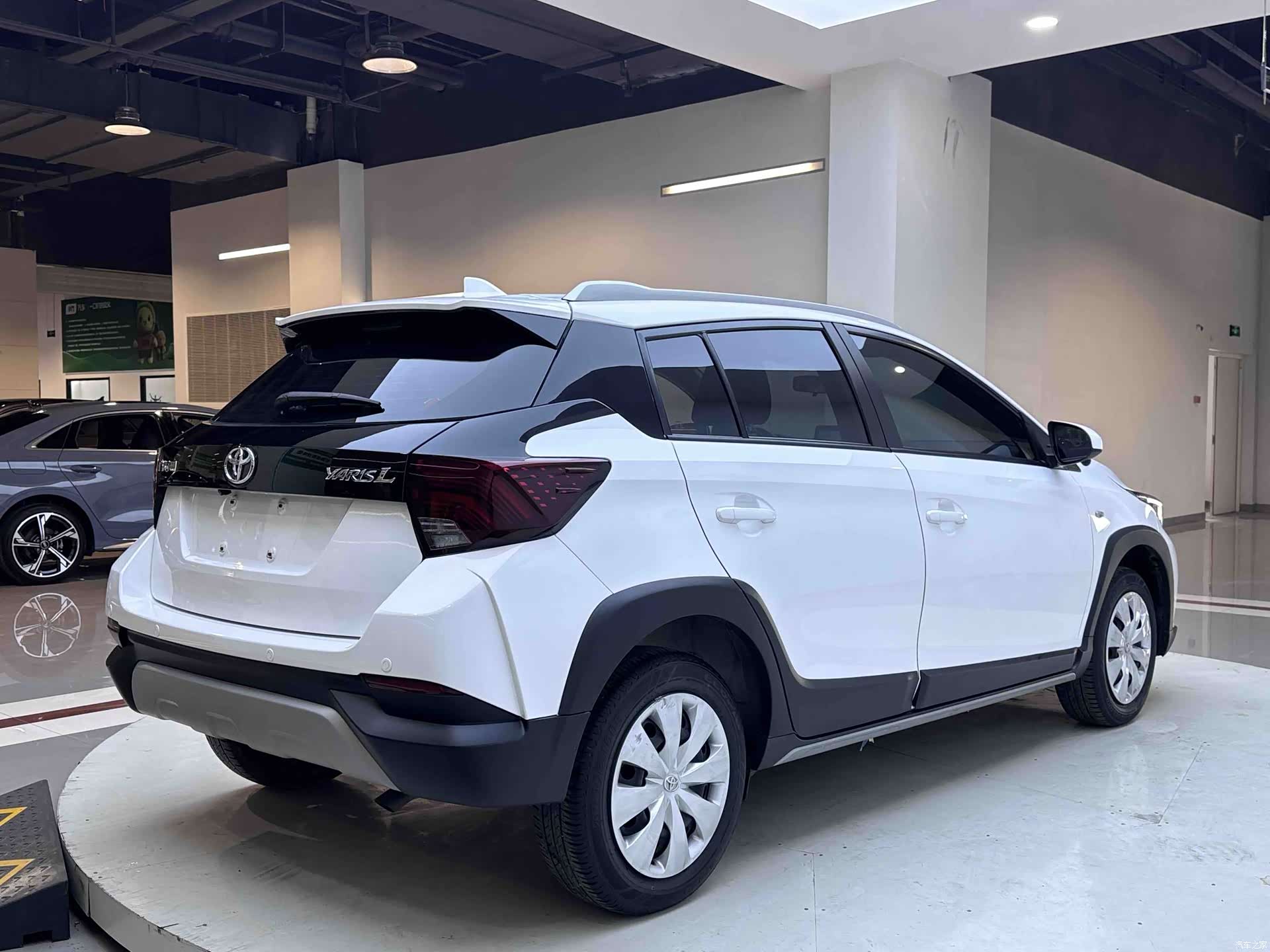 Toyota YARiS L, 2023 6