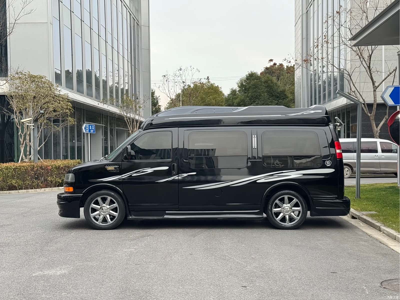 GMC SAVANA, 2011 4