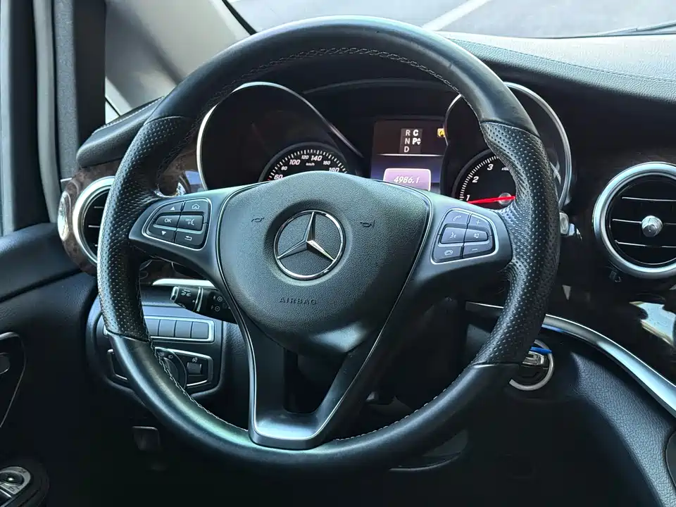 Mercedes-Benz V-class