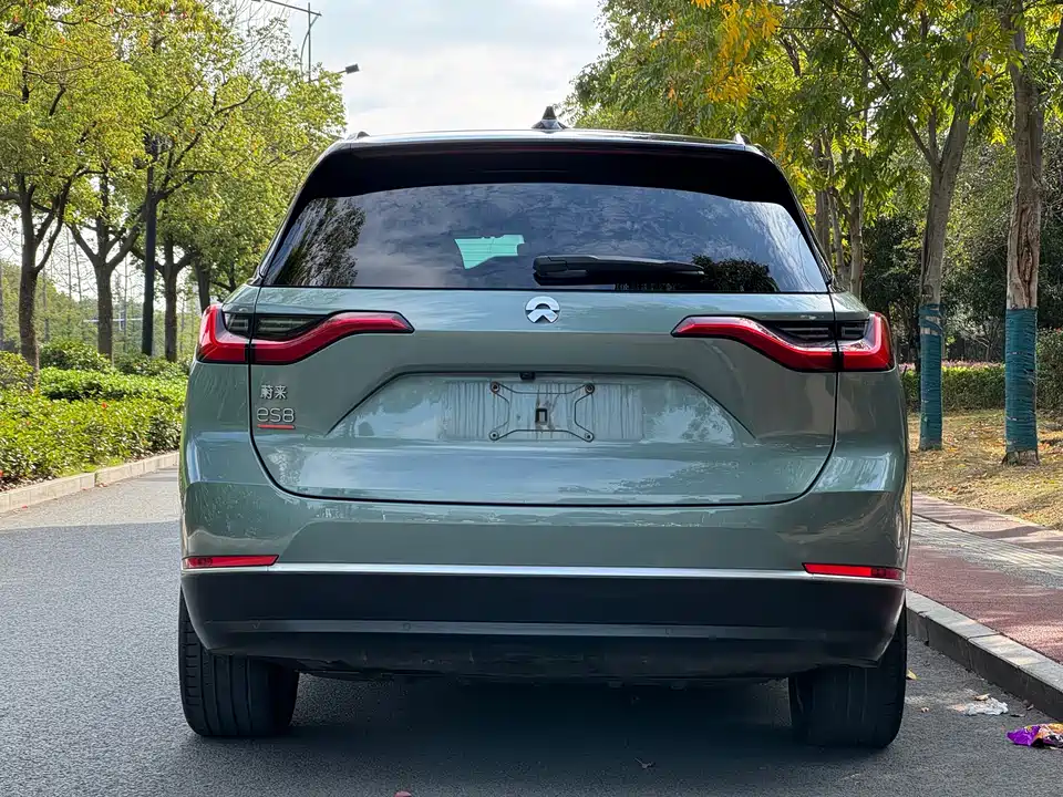 NIO ES8
