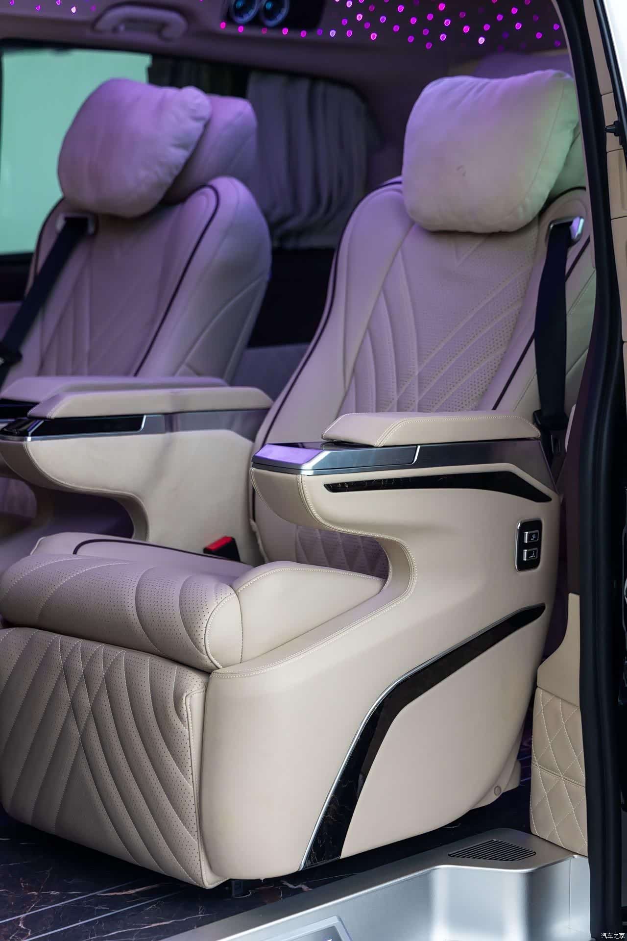 Mercedes-Benz 7, 2023 10