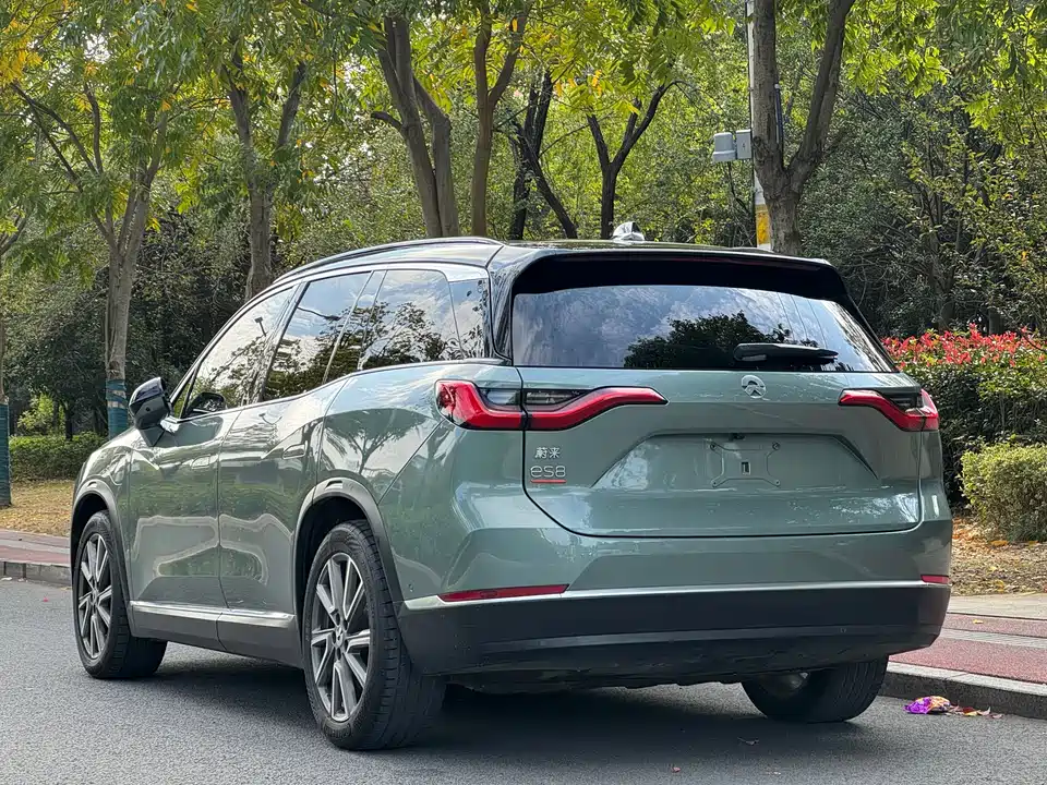 NIO ES8