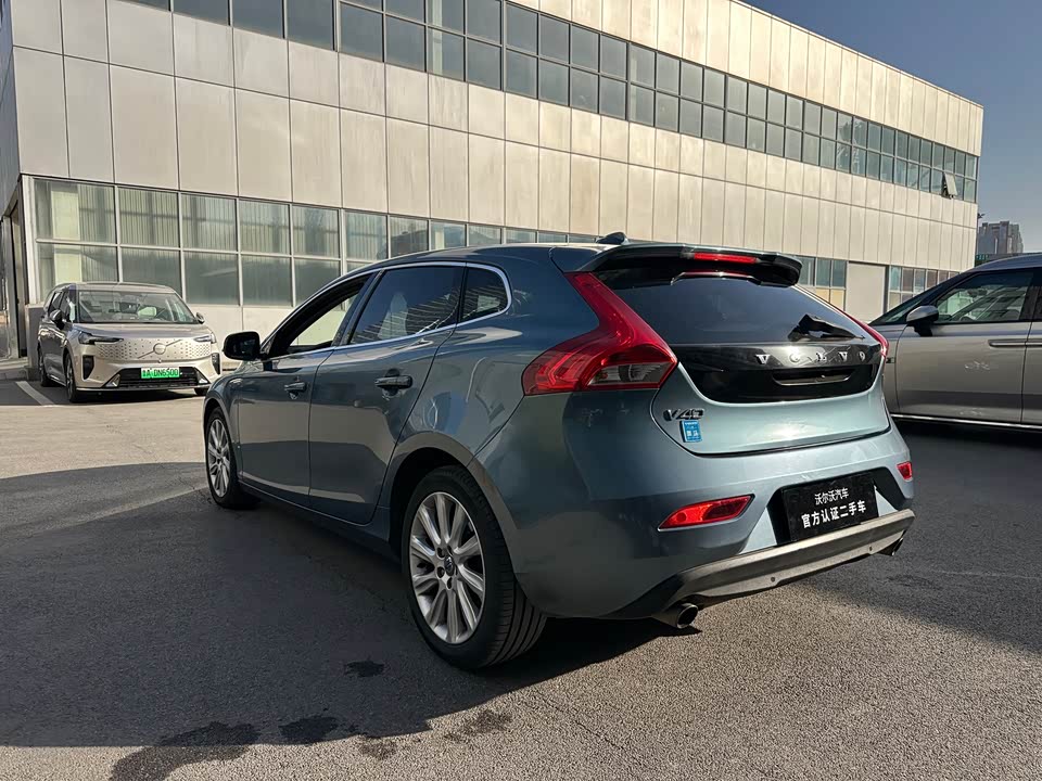 Volvo V40