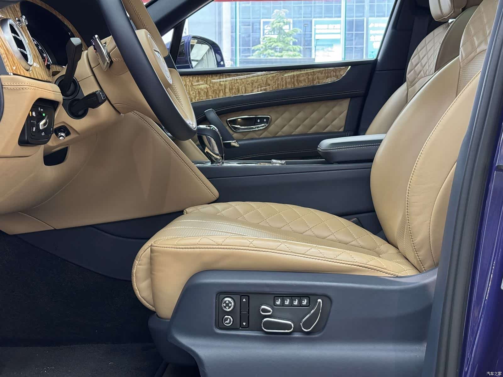 Bentley Bentayga, 2018 15