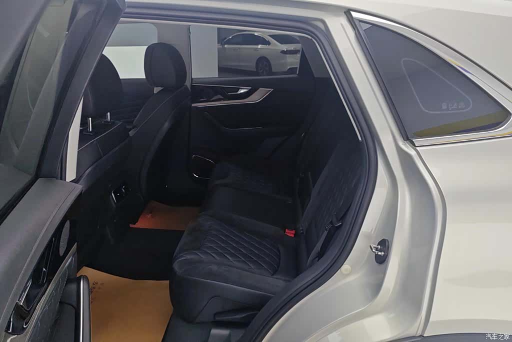 Hongqi HS5, 2021 11