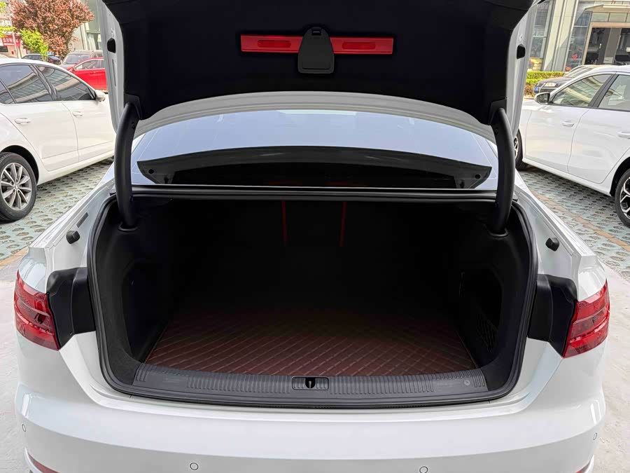 Audi A4L 2019, фото 26