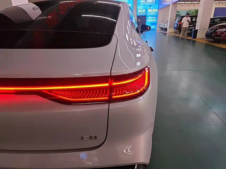 Geely Galaxy Galaxy E8