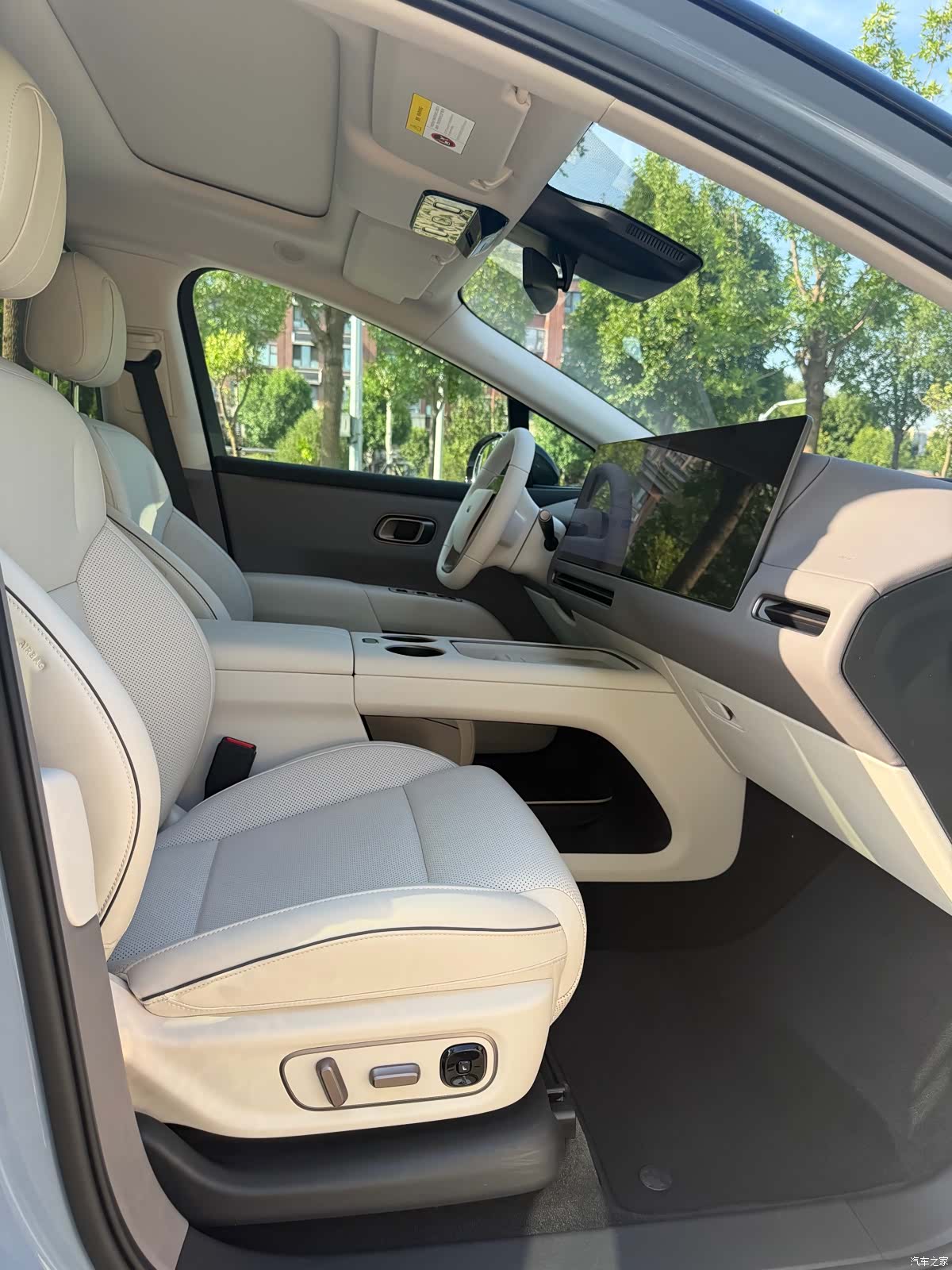 Li Auto i8, 2025 13