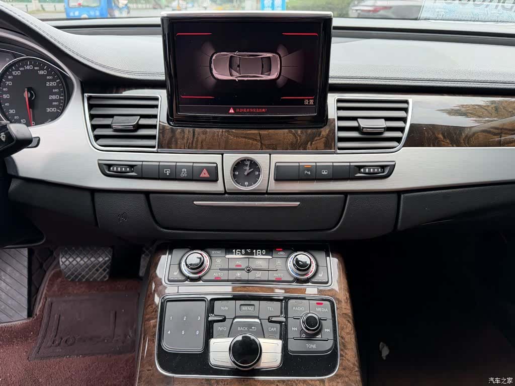 Audi A8L, 2011 10