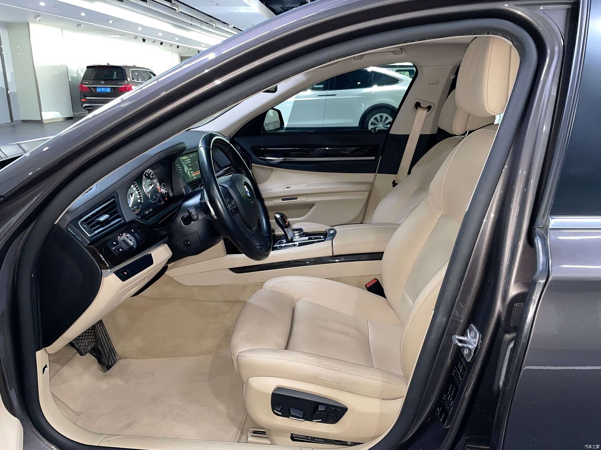 BMW 7 Series, 2013 11