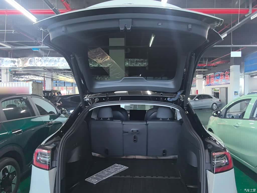 Tesla Model Y, 2023 19