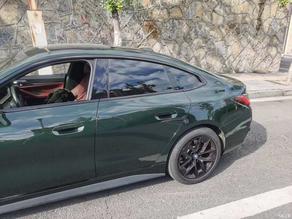 BMW i4, 2023 все фото