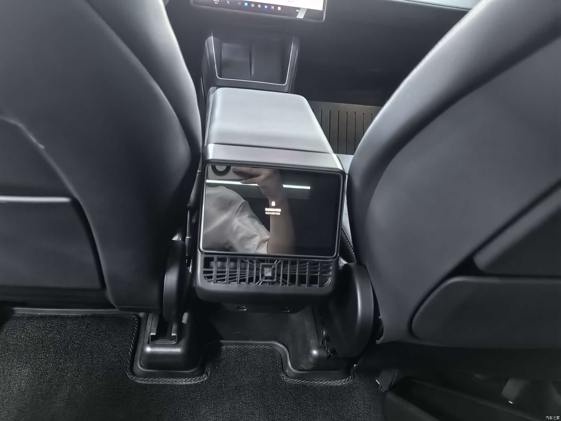Tesla Model Y, 2025 10