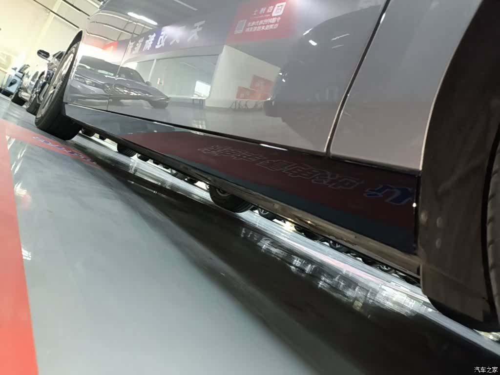 Li Auto MEGA, 2024 22
