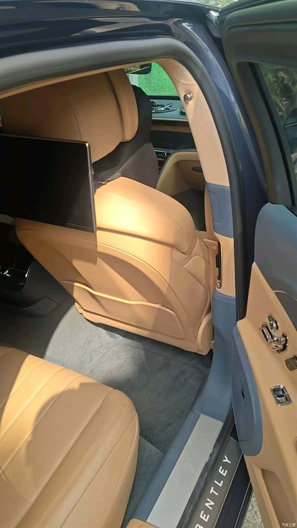 Bentley Flying Spur, 2024 6