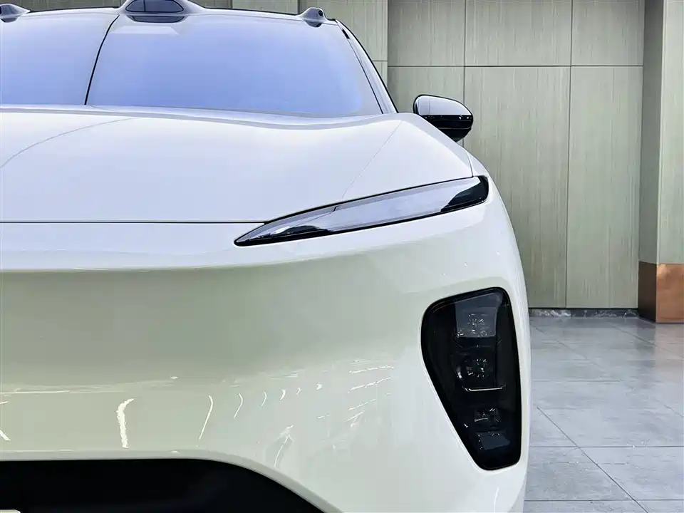 NIO ES8