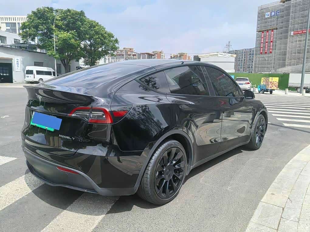 Tesla Model Y, 2023 13