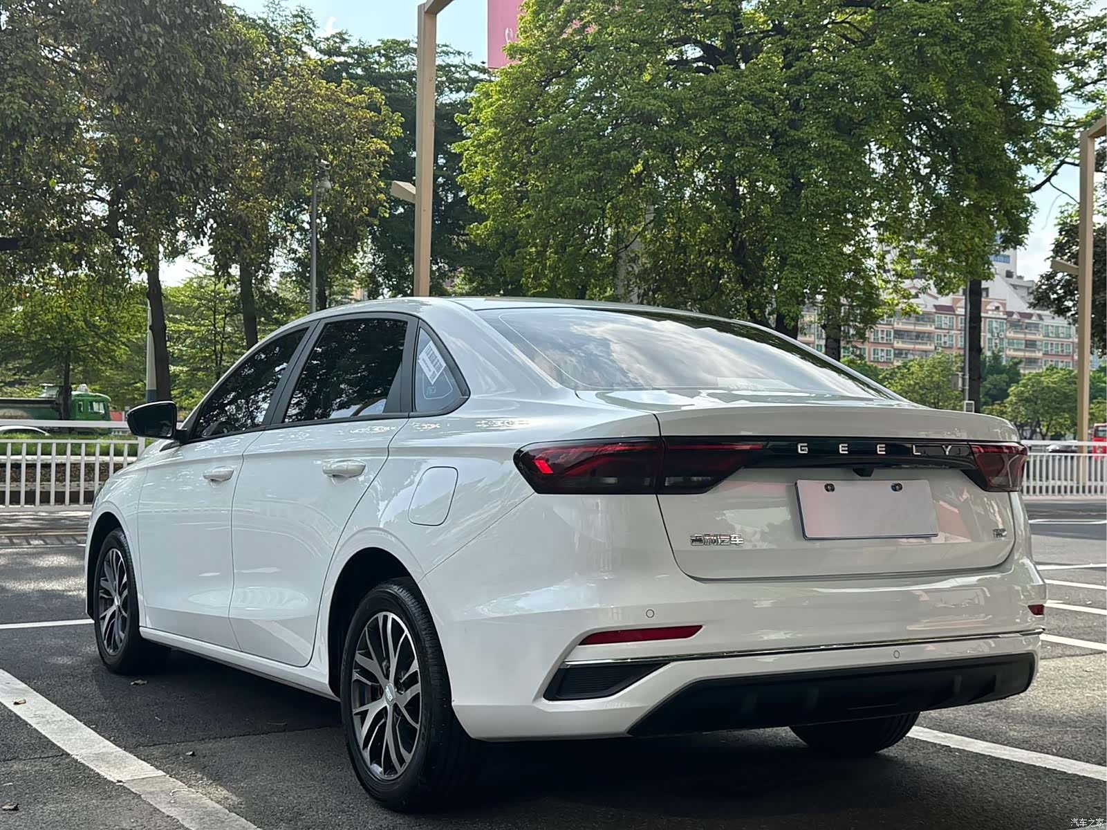 Geely Emgrand, 2026 4